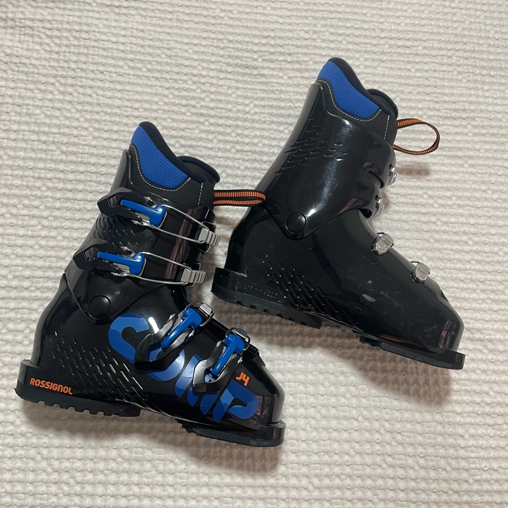 Rossignol kid’s on piste boots comp junior J4 - nearly brand new!